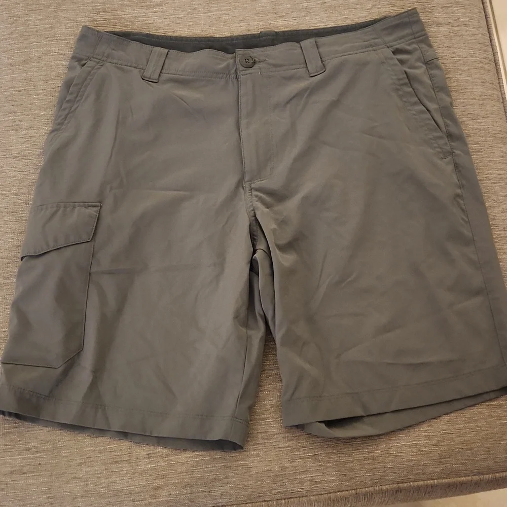 columbia shorts like new Grey - Picture 3 of 3